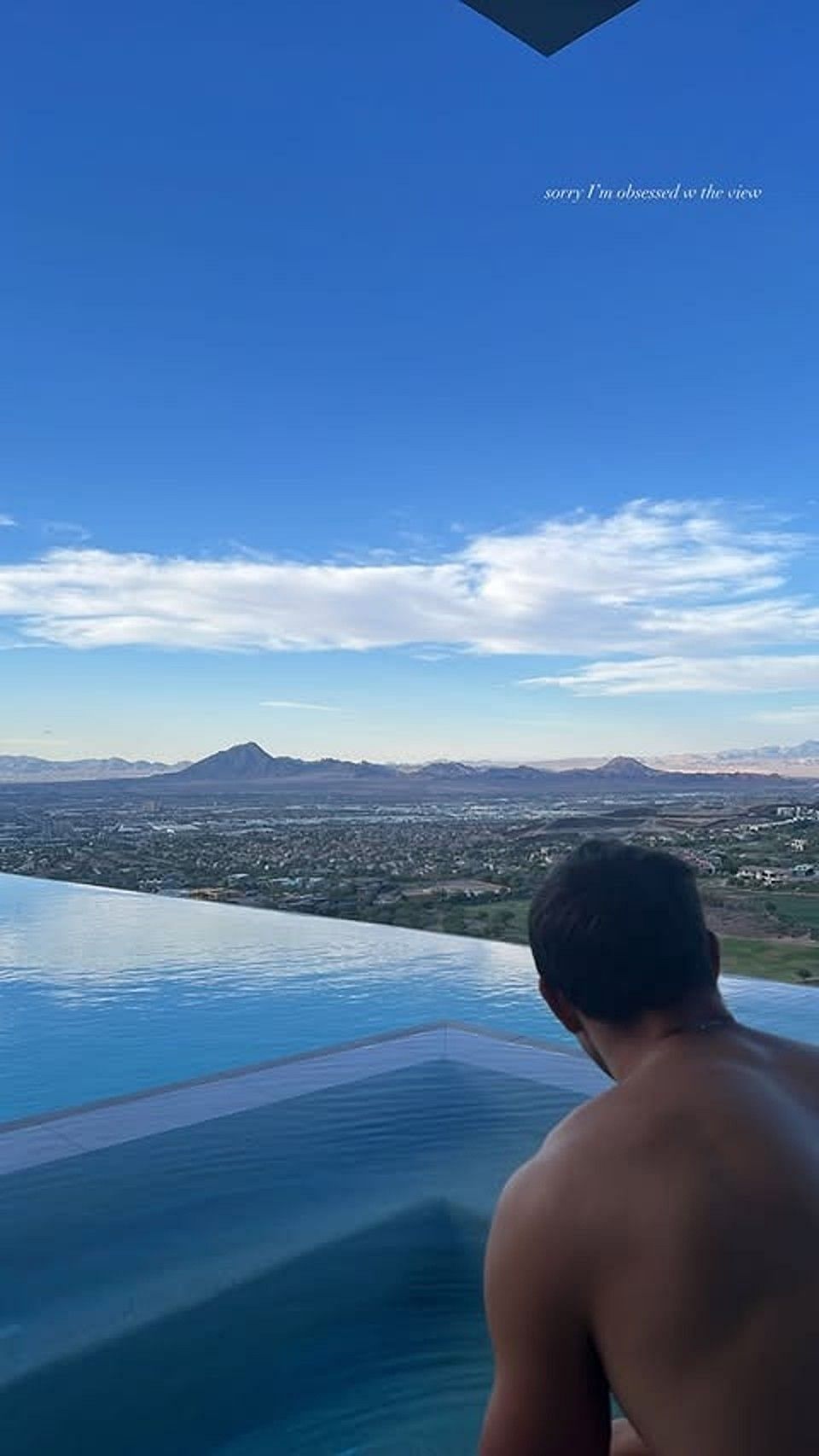 Jack Bech’s GF Kylie Young swoons over Raiders TE's shirtless look by pool/@kylie.youngg